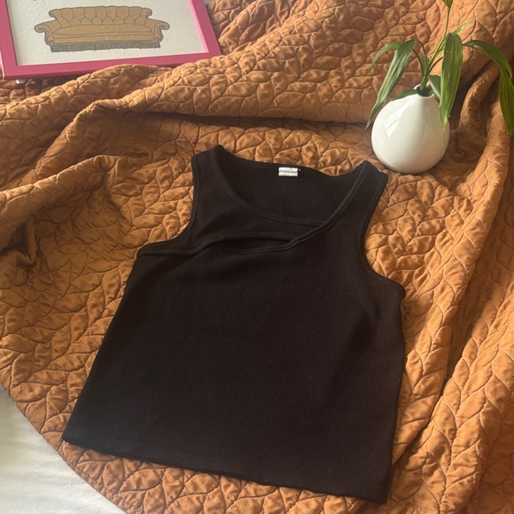 Fabletics Tops - Fabletics Black Ribbed Scoop Tank Top- peek a boo cut out 👀 EUC size small